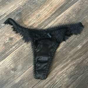 NWOT VS/love for lemons lace detail thong  black Small
